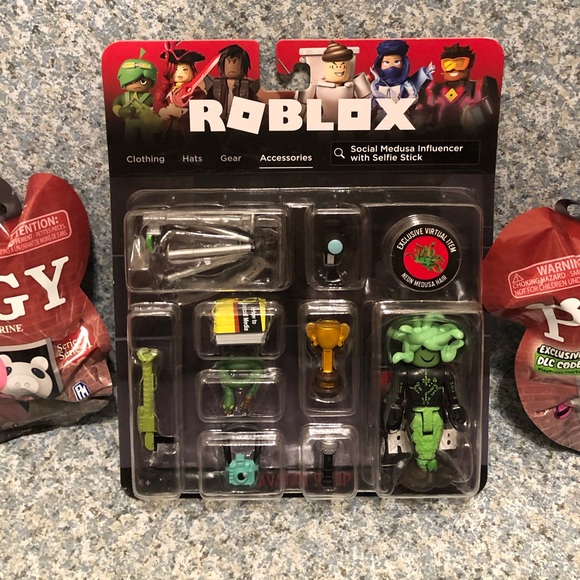 Toys Roblox Social Medusa Influencer W Selfie Stick Action Fig Set 2